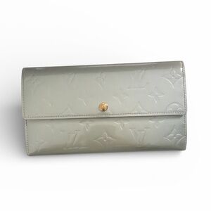 Rare Louis Vuitton Monogram Vernis Wallet in Dove Gray